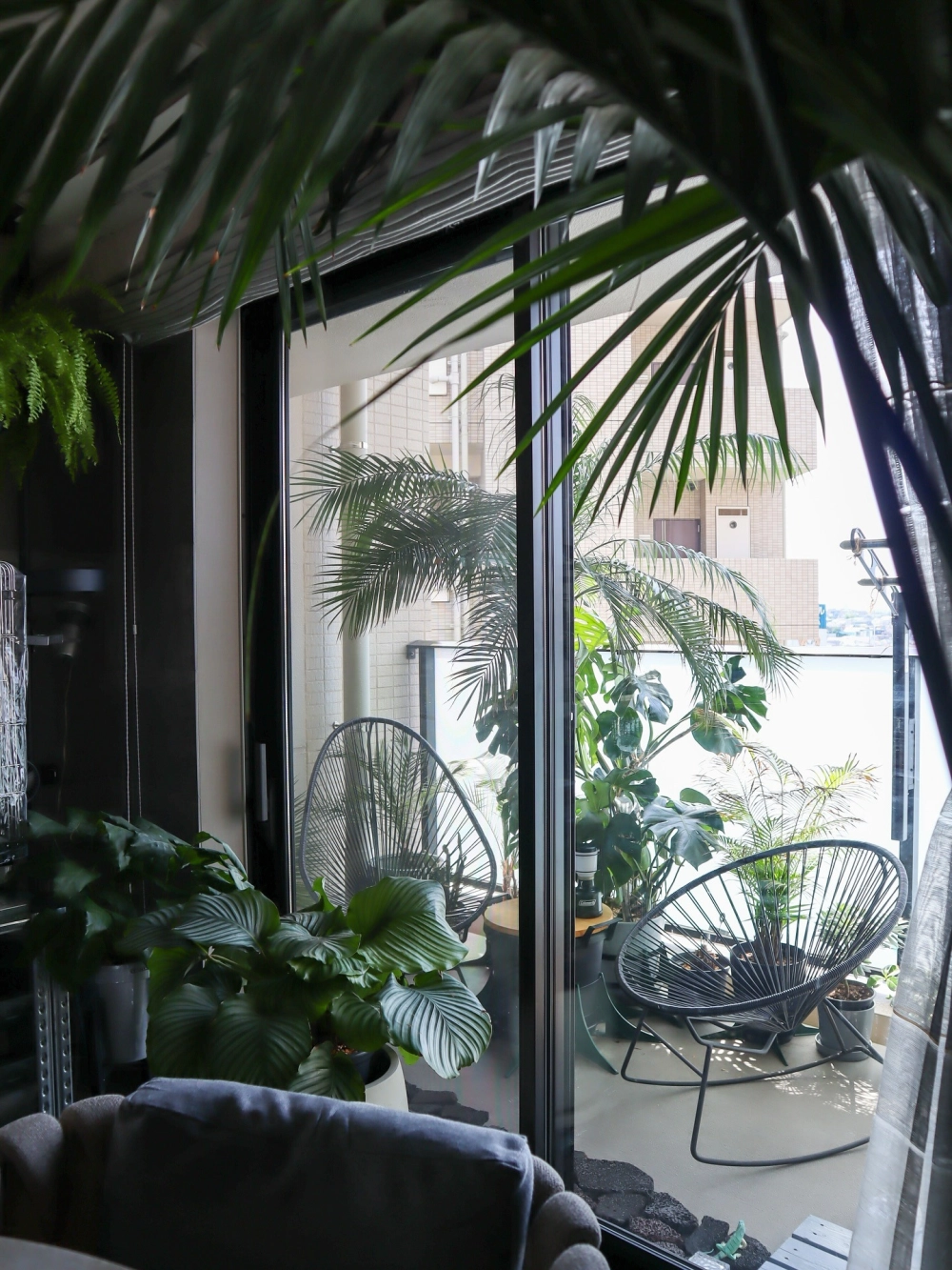 Khu vườn ban công đẹp xanh mát phủ kín lối đi