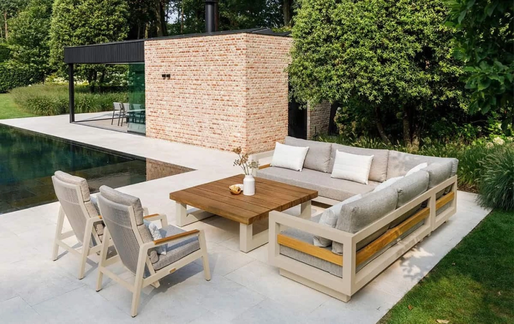 Cách bảo quản bàn ghế sân vườn bền đẹp qua nhiều mùa mưa nắng