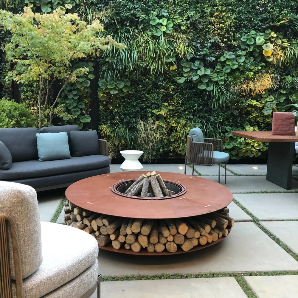 Bàn ghế sân vườn ban công nhỏ xinh xắn đón nắng sáng