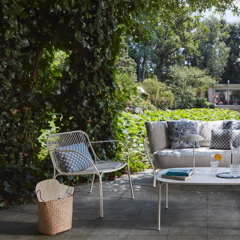 Bàn ghế sân vườn mây nhựa đan thủ công tỉ mỉ