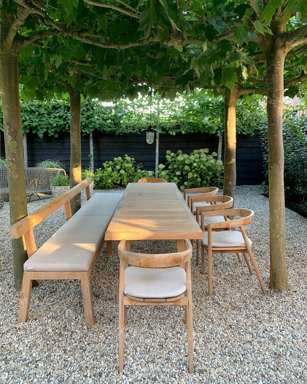 Mẫu bàn ghế sân vườn bằng sắt nghệ thuật phong cách cổ điển