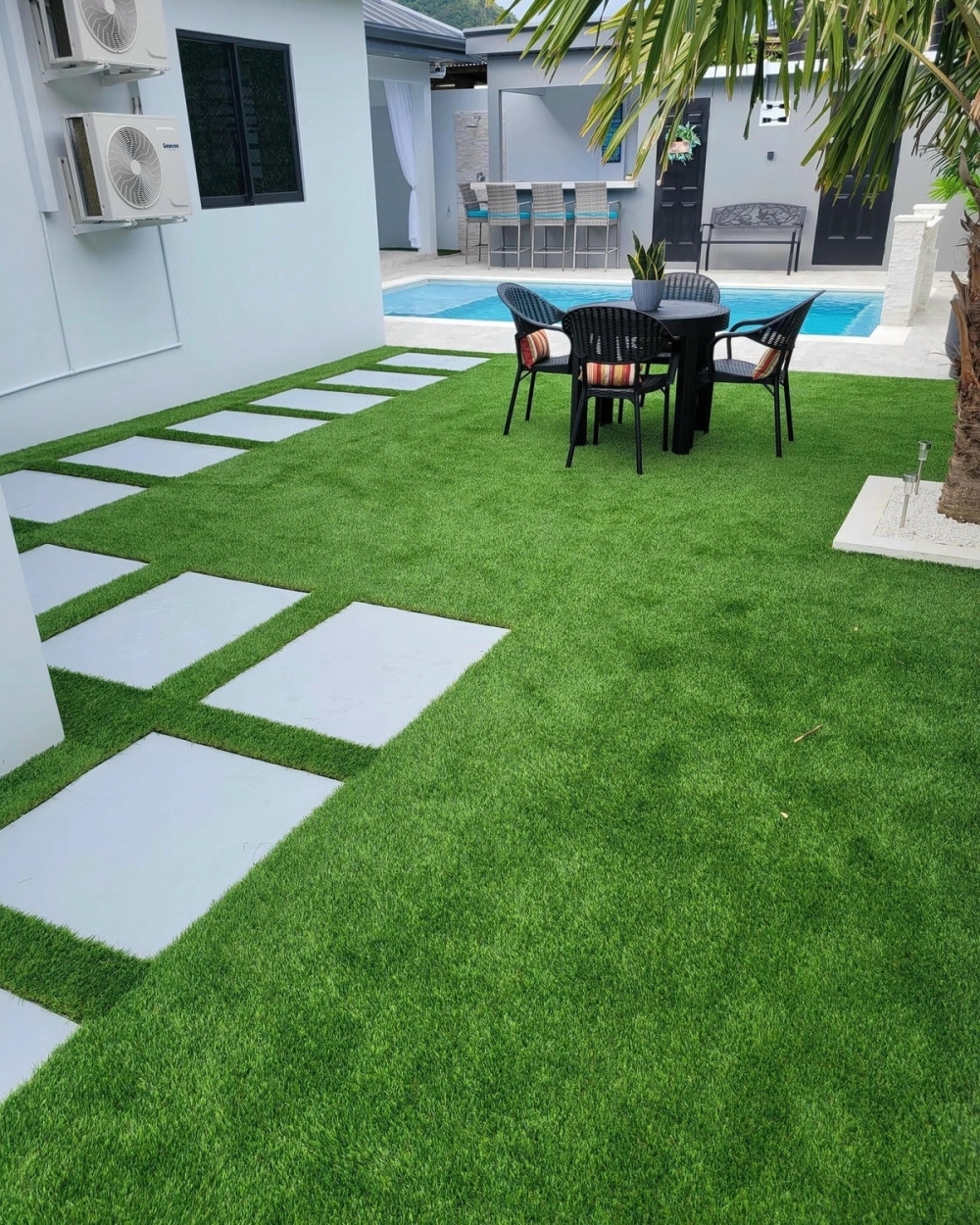 Cỏ nhân tạo sân vườn có bền không dưới thời tiết khắc nghiệt