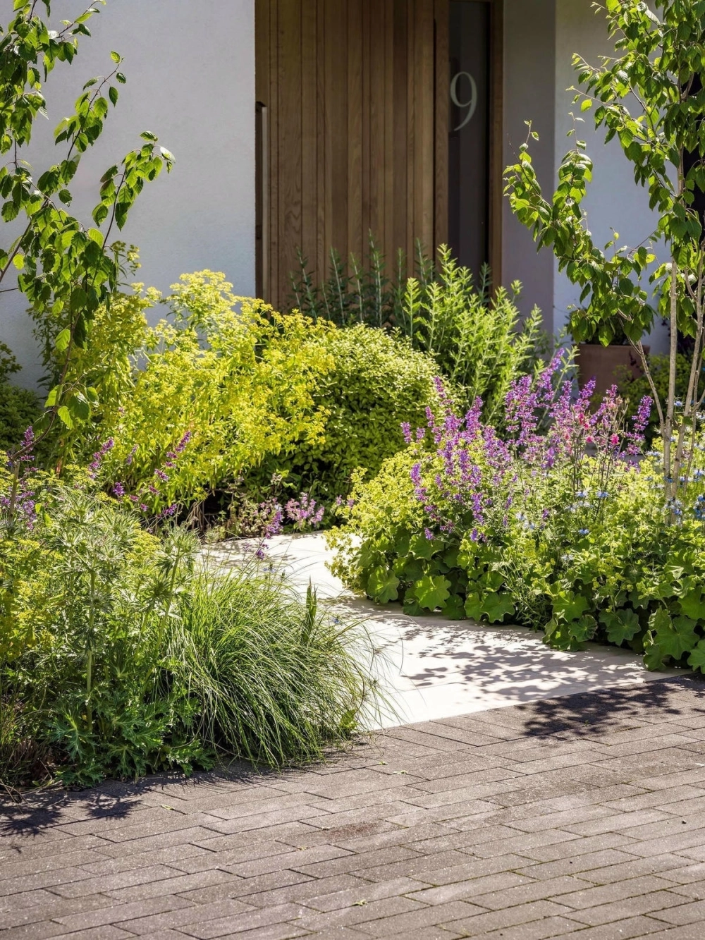 Đá granite lát sân vườn chịu lực cực tốt