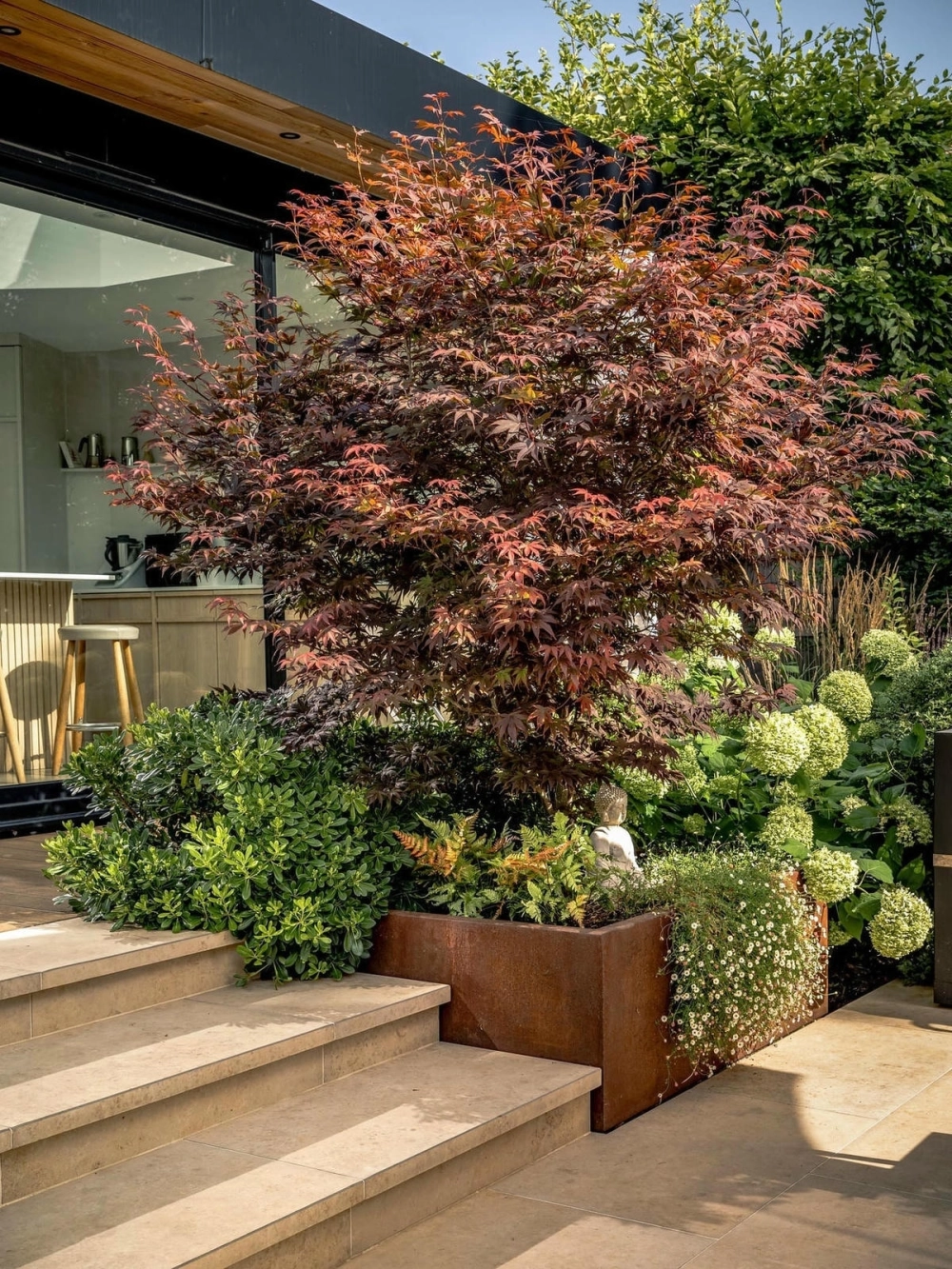 Đá xanh rêu lát sân thanh hóa mộc mạc