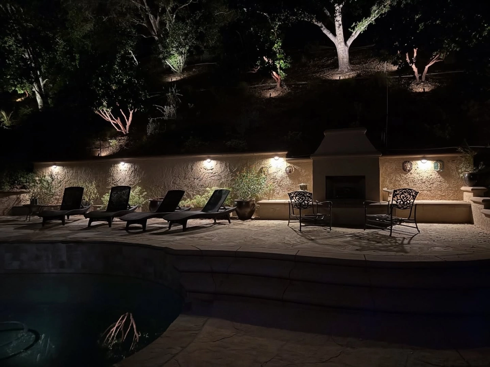 Đèn sân vườn chống nước bền bỉ dưới mọi điều kiện thời tiết