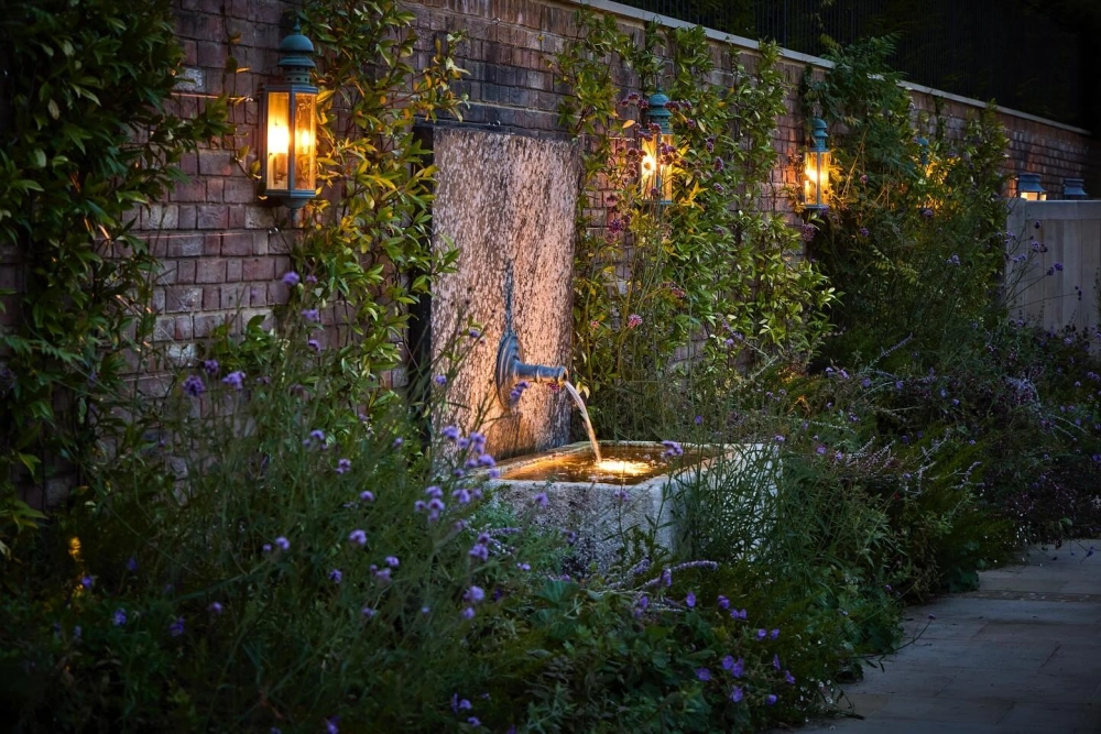 Đèn năng lượng mặt trời sân vườn tự động bật khi trời tối