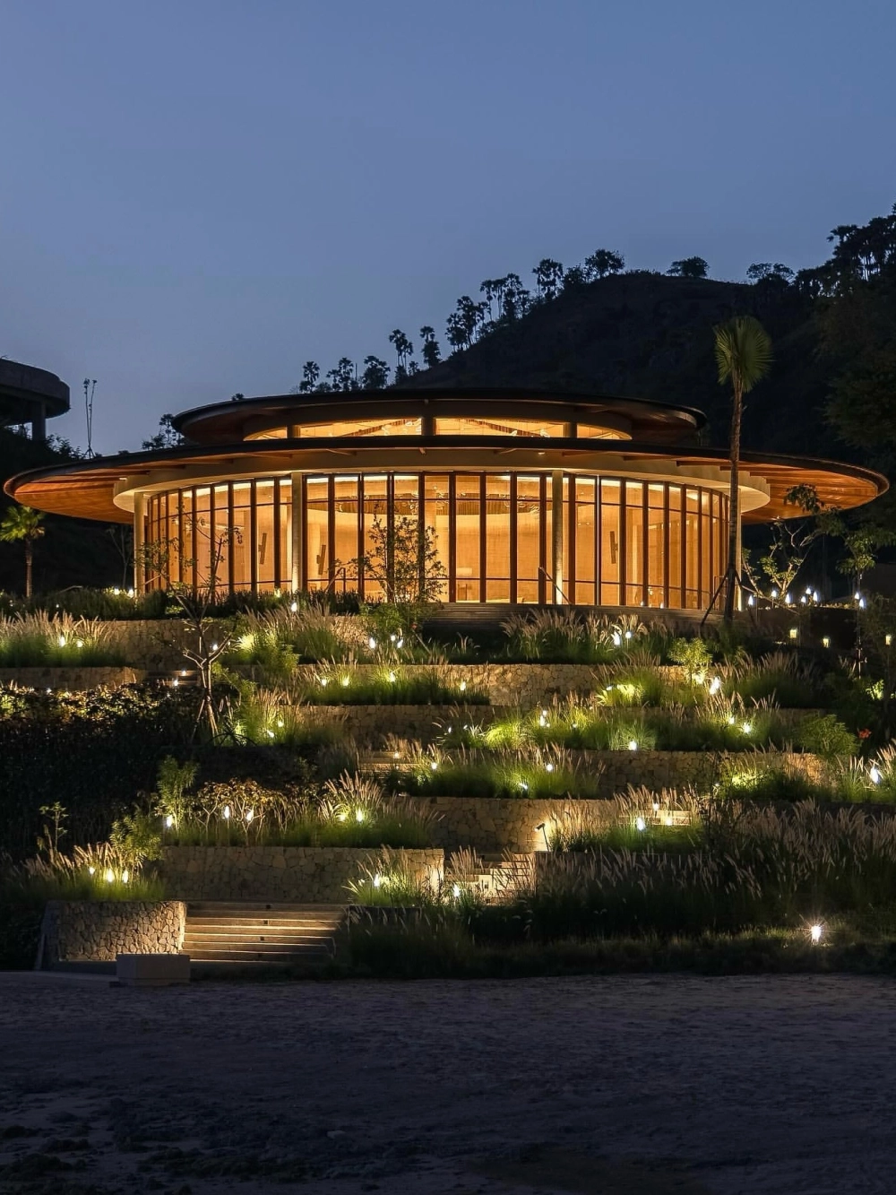 Trang trí đèn led dây trang trí sân vườn lung linh cho buổi tiệc đêm