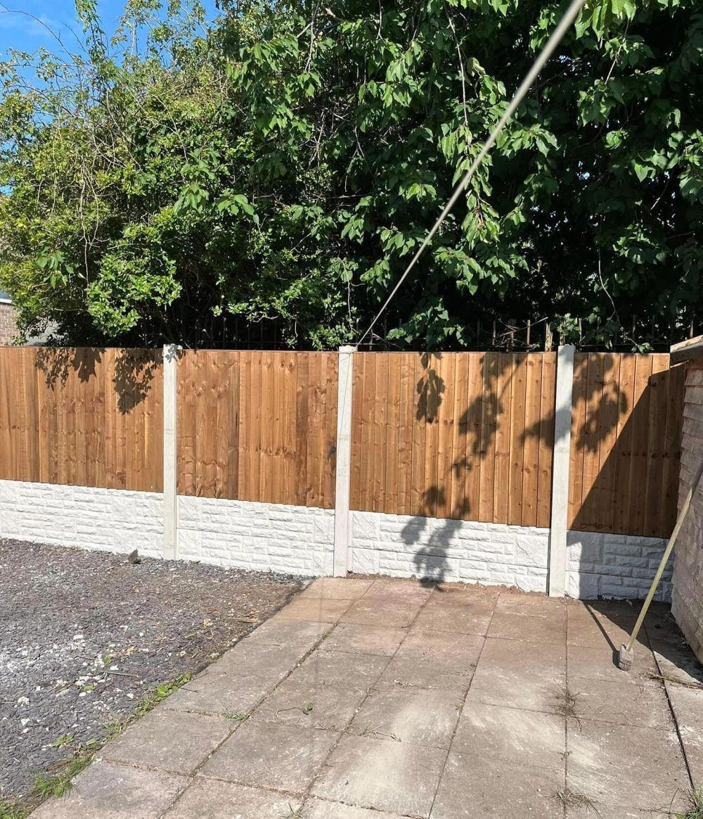 Sử dụng hàng rào sân vườn nhựa giả gỗ chống chịu thời tiết