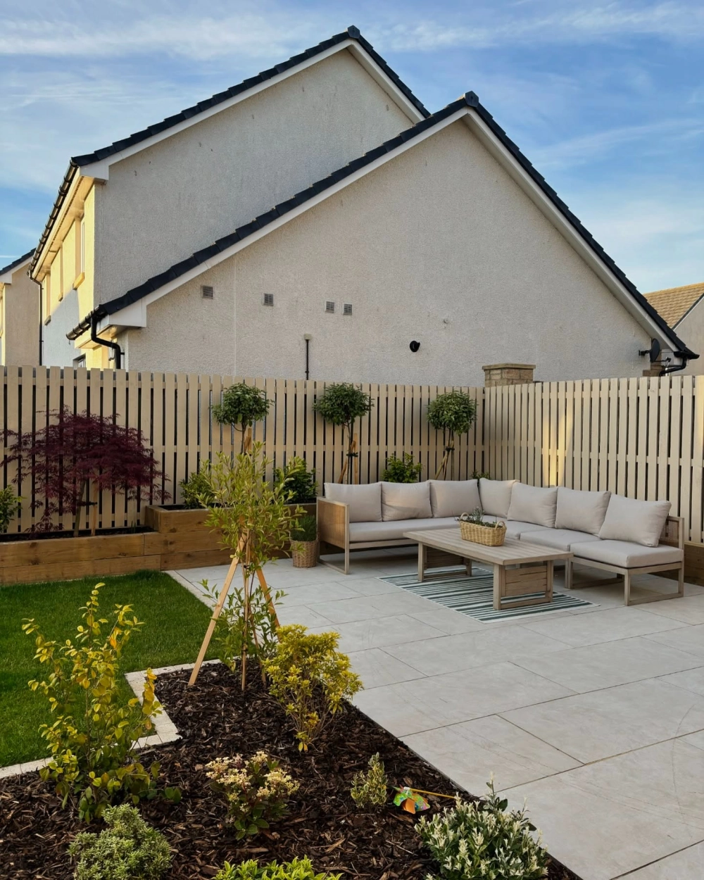 Kết hợp hàng rào sân vườn xây gạch với ô thoáng nghệ thuật