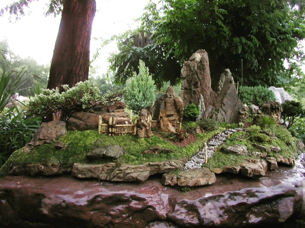 Hòn non bộ mini để bàn làm việc giúp giảm căng thẳng