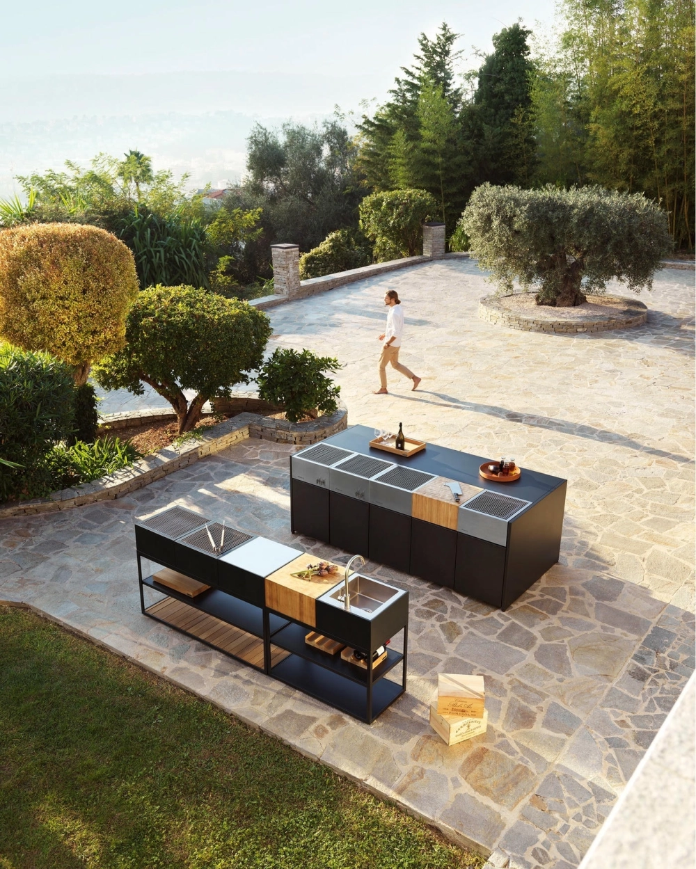 Khu vực nướng BBQ có mái che hiện đại bằng khung sắt