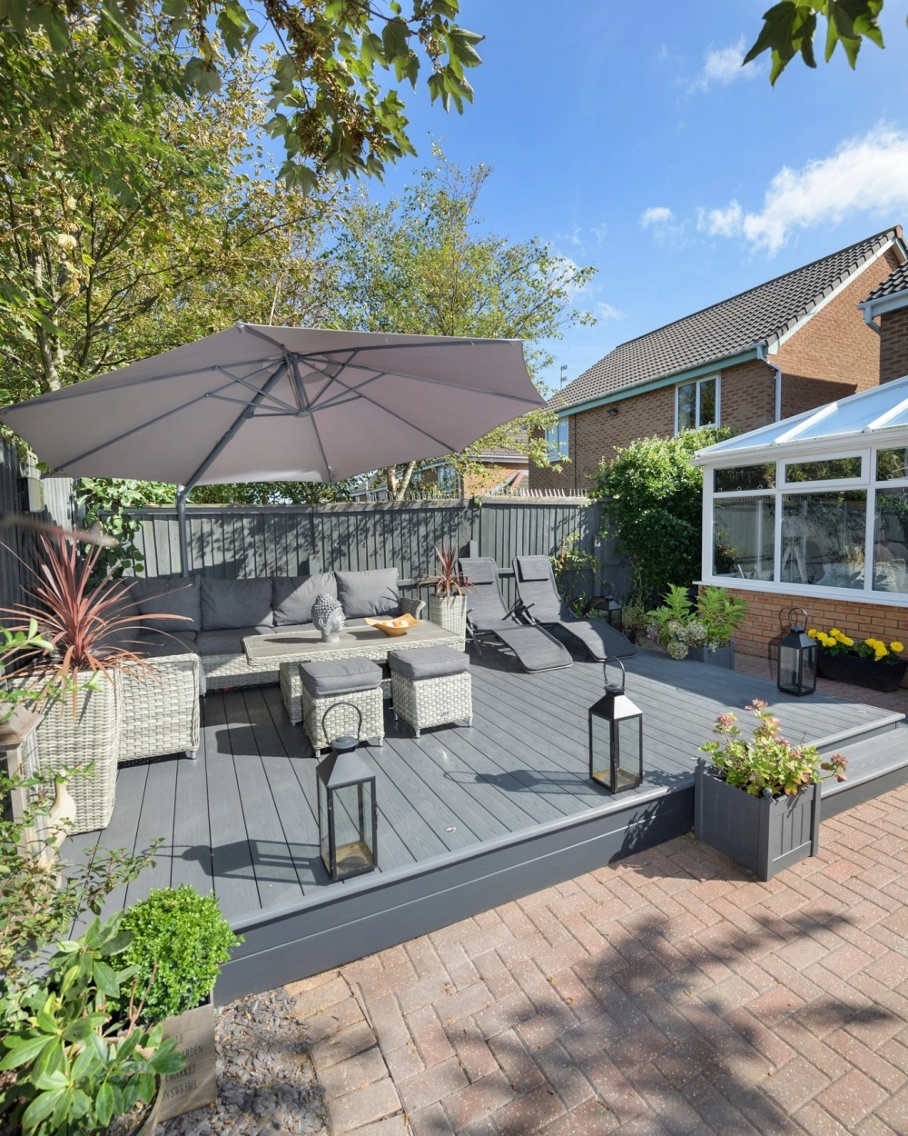 Trang trí sàn gỗ sân vườn ban công tạo góc thư giãn cực chill