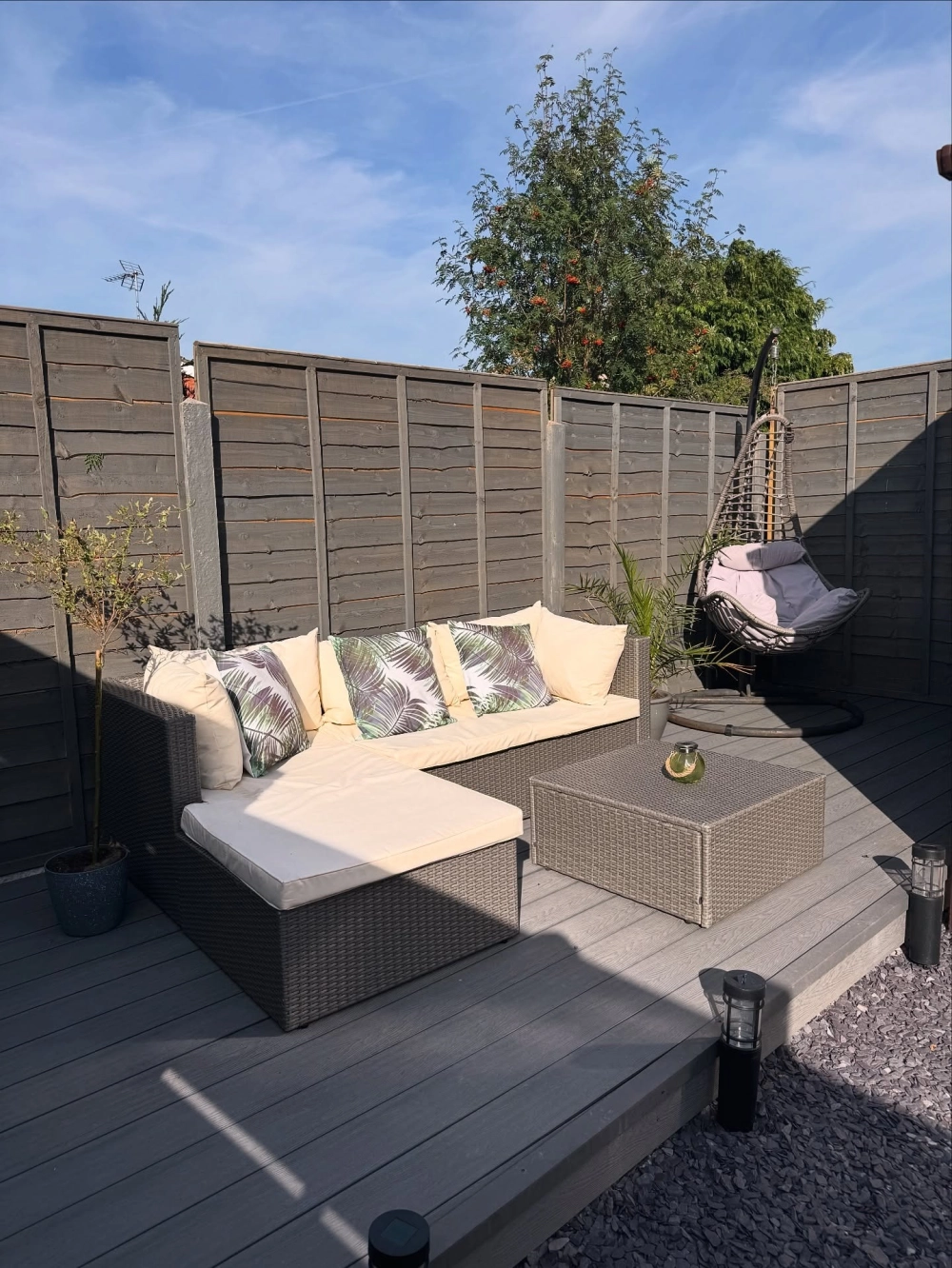 Sàn gỗ sân vườn hồ bơi sang trọng và an toàn khi sử dụng