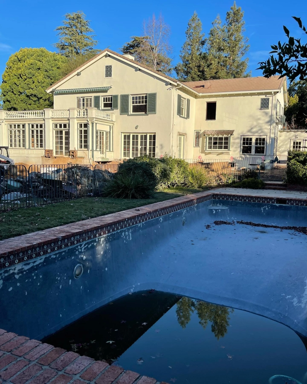 Đèn trang trí sân vườn biệt thự lung linh về đêm