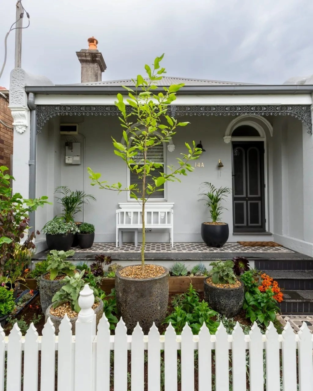 Vườn mini trước nhà hướng nam đón ánh nắng tự nhiên