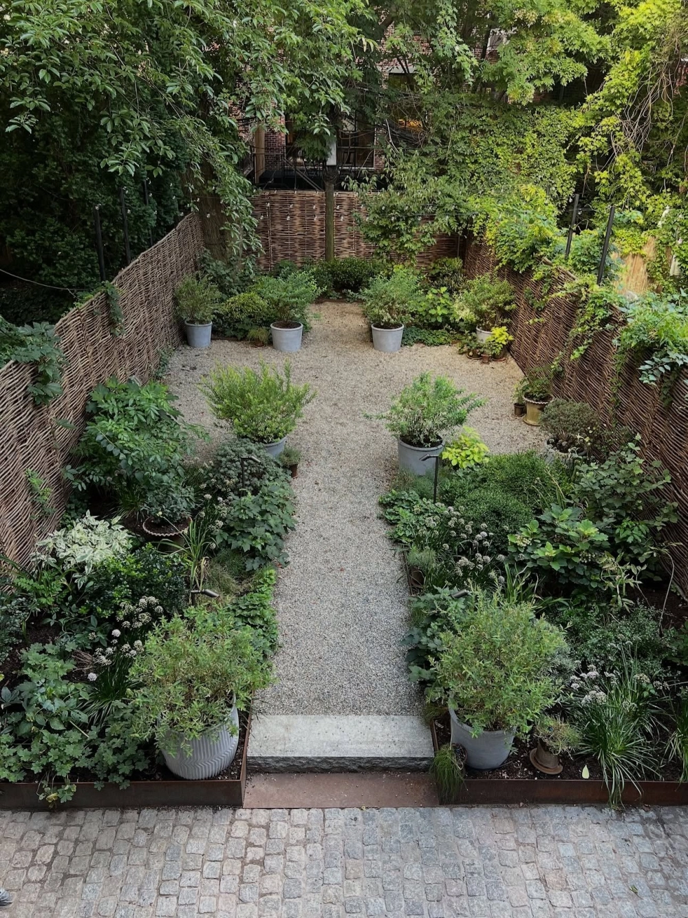 Sỏi trang trí hồ cá tạo môi trường tự nhiên cho sinh vật