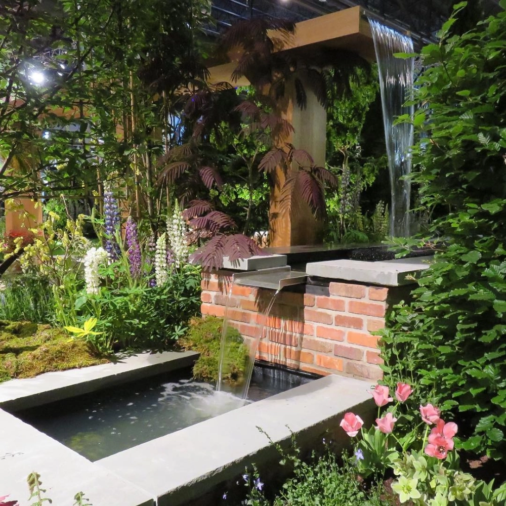 Tường thác nước đẹp bằng đá trang trí biệt thự