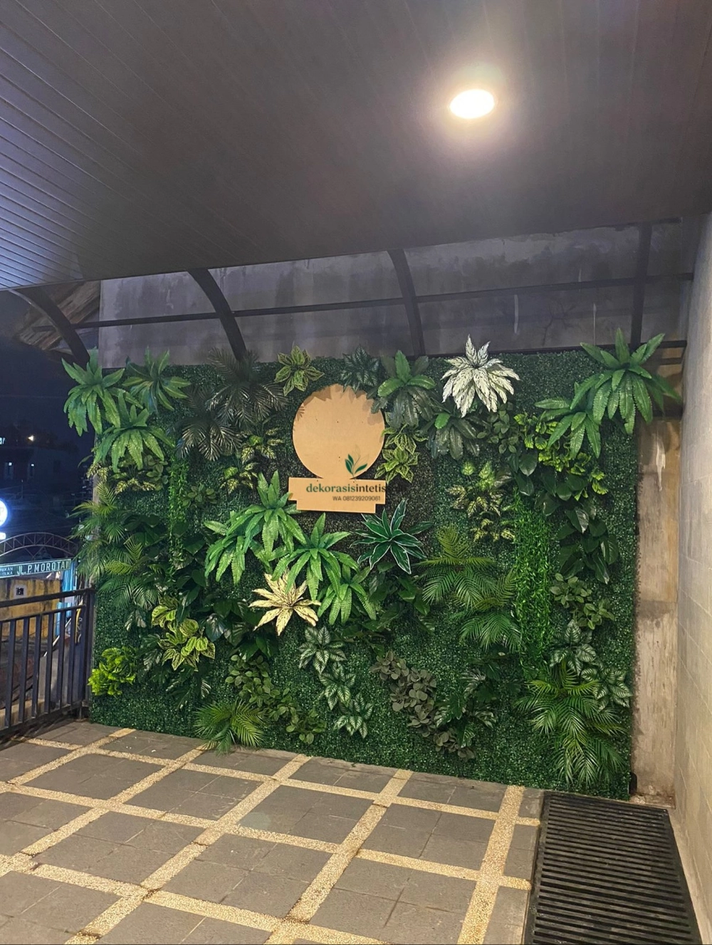 Sử dụng khung sắt làm vườn đứng bền bỉ theo thời gian