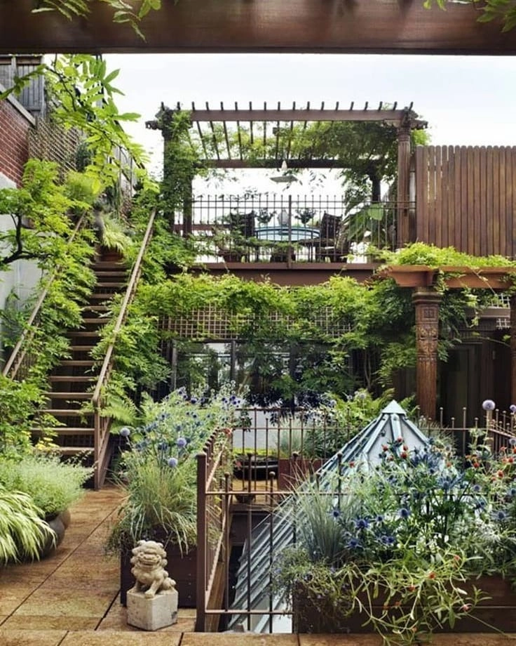 Không gian vườn trên mái biệt thự đẳng cấp với nhiều mảng xanh