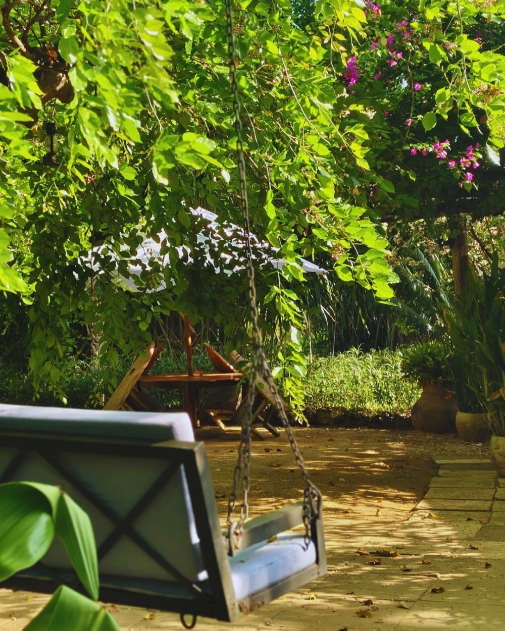 Xích đu sân vườn nhập khẩu phong cách châu âu