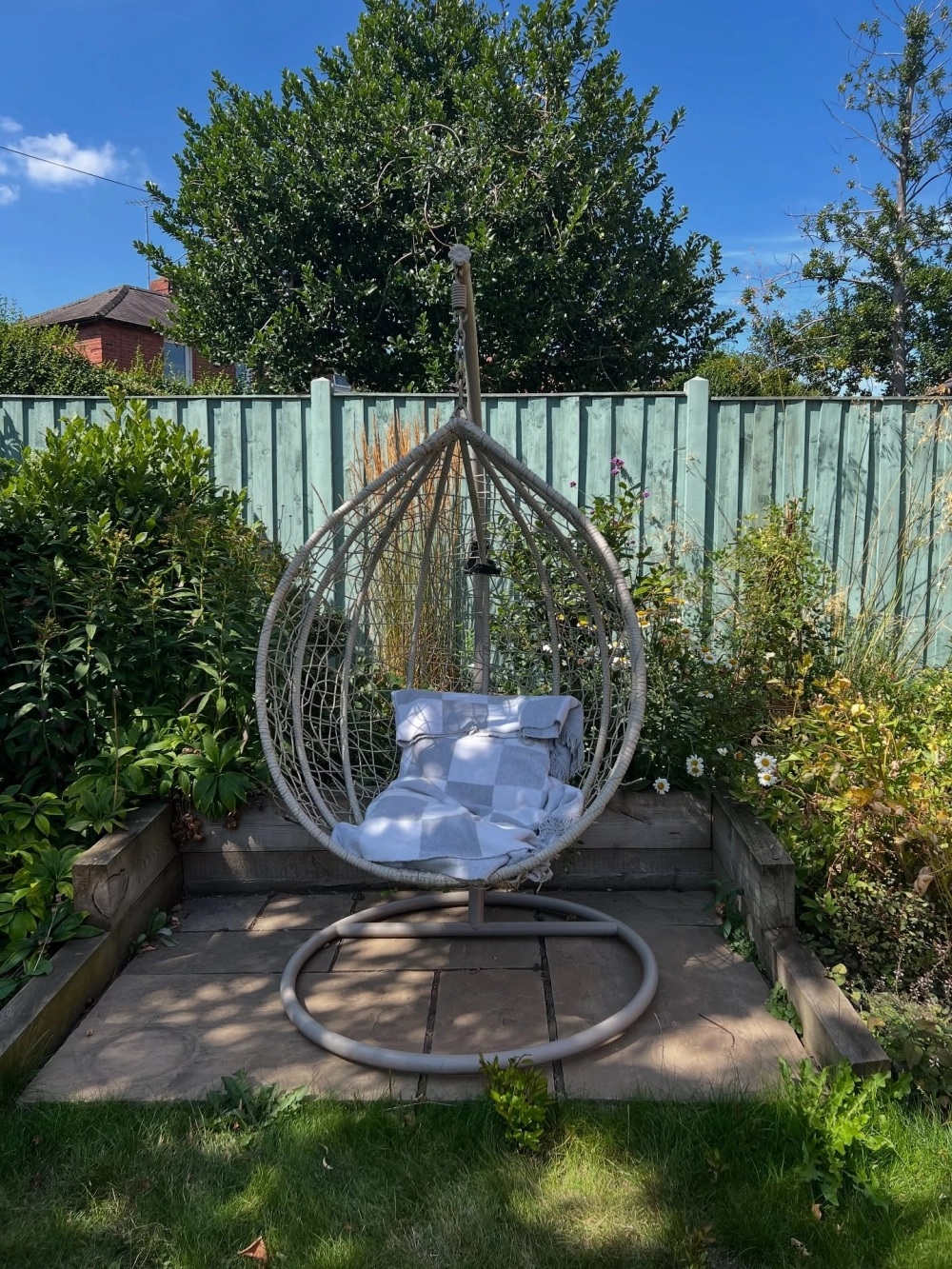 Xích đu sân vườn bằng sắt sơn tĩnh điện bền màu