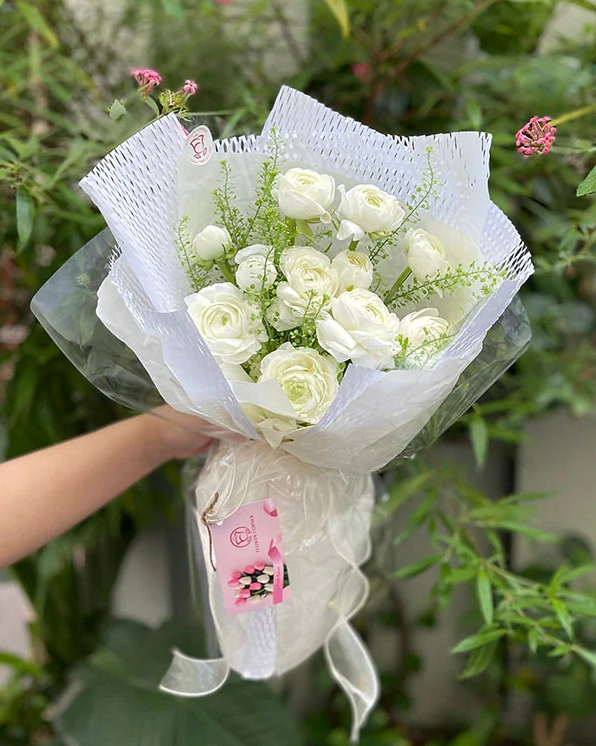 Bó hoa phối Hoa Mao Lương theo phong cách dịu sáng, mang vẻ mềm mại và thanh lịch như niềm vui thuần khiết