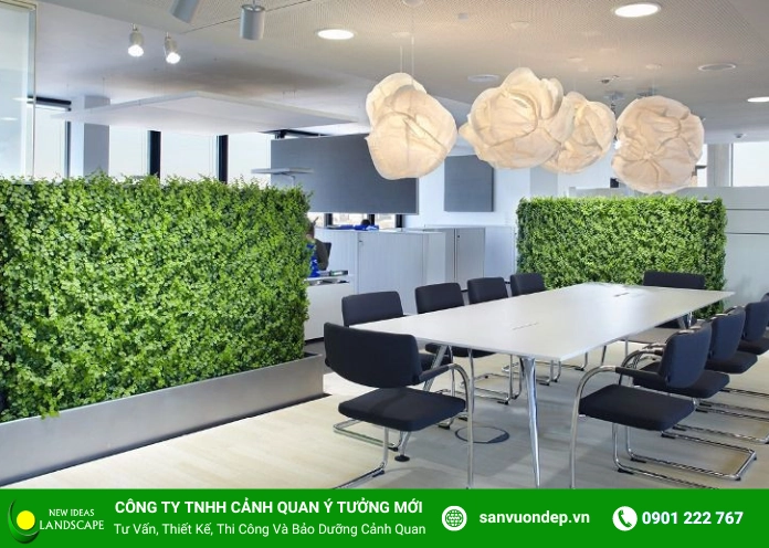 Cây cảnh sân vườn được bố trí theo tầng lớp tạo chiều sâu cho không gian