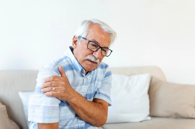 Cây Si liên quan đến Cây Gừa được dân gian nhắc tới trong kinh nghiệm dùng cây cho đau nhức xương khớp