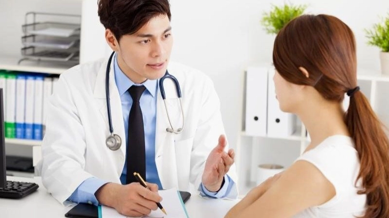 Hình ảnh khuyến nghị tham khảo ý kiến bác sĩ trước khi sử dụng Hoa hòe thể hiện tinh thần sử dụng có trách nhiệm