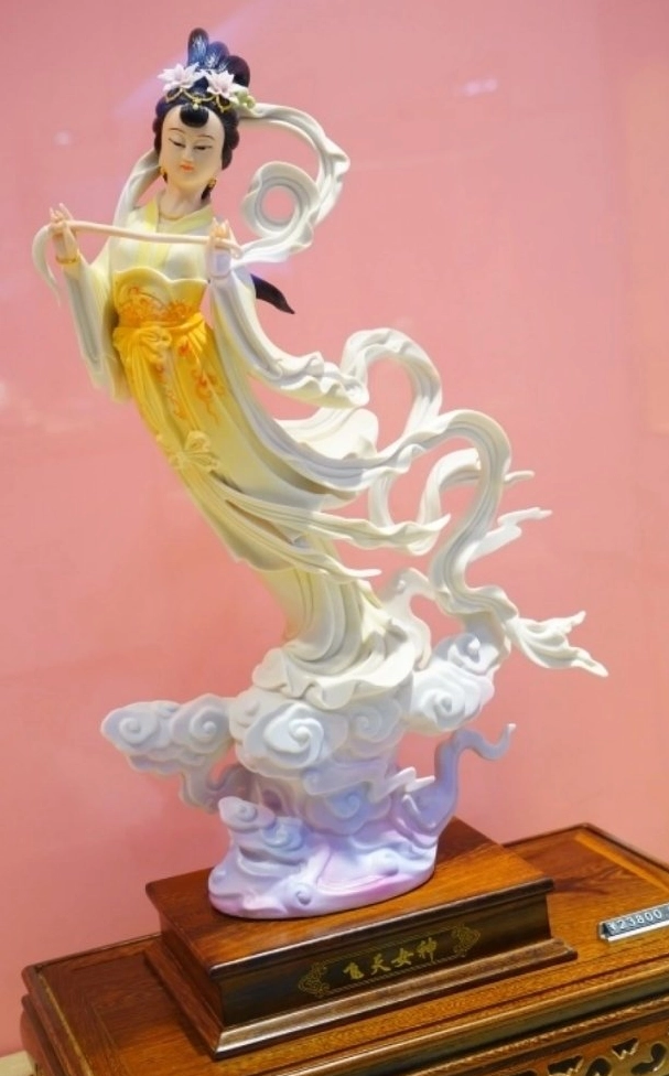 Hình ảnh phong thủy mệnh Thiên Tiên với gam màu huyền ảo và biểu tượng vận mệnh