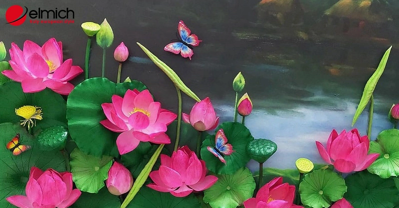 Hoa Sen nở trang nhã tượng trưng cho quốc hoa của người Việt giữa không gian đậm chất truyền thống