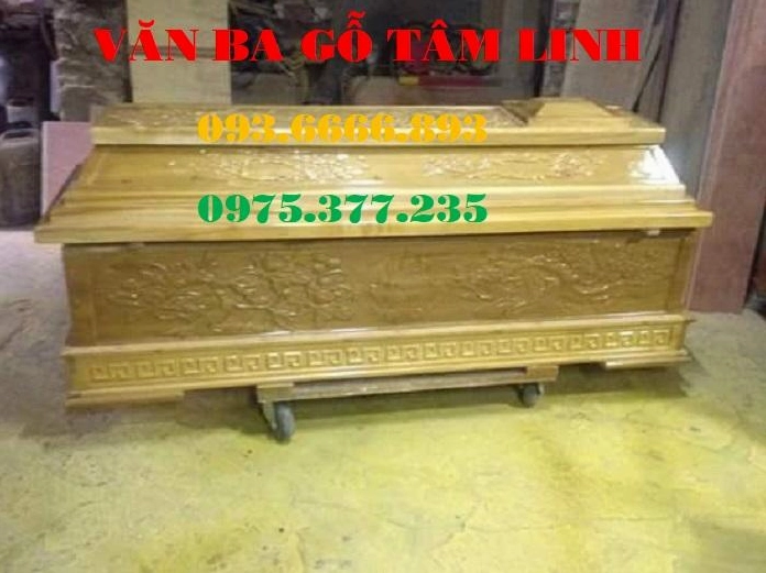 Không gian gỗ tâm linh với chất liệu gỗ vàng tạo cảm giác trang nghiêm
