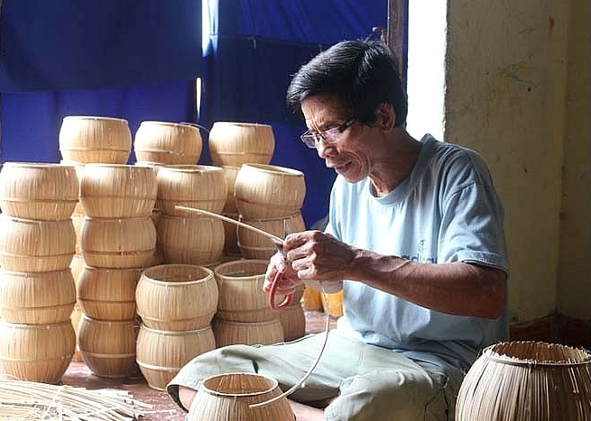 Khung cảnh mộc mạc có điểm nhấn cây xanh tạo cảm giác ấm áp phù hợp tinh thần an yên của Trúc Phú Quý