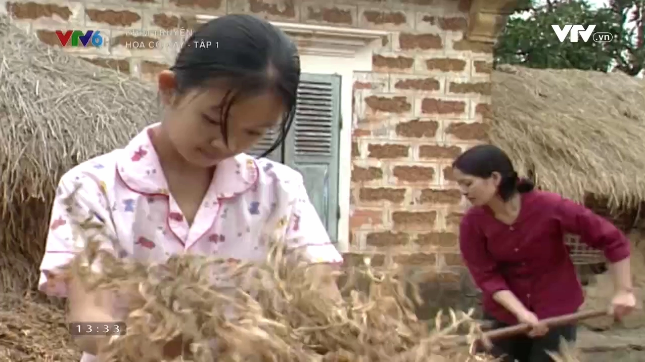 Khung hình phim Hoa Cỏ May mang gam màu trầm ấm gợi ký ức và nét đẹp bình dị của đời sống