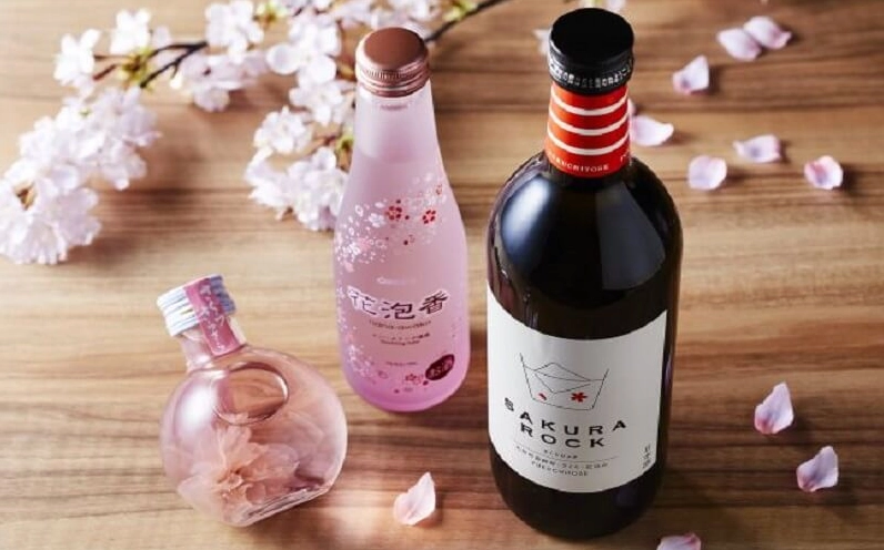 Ly rượu hoa anh đào mang sắc trong trẻo và cảm hứng ẩm thực thanh lịch từ Nhật Bản