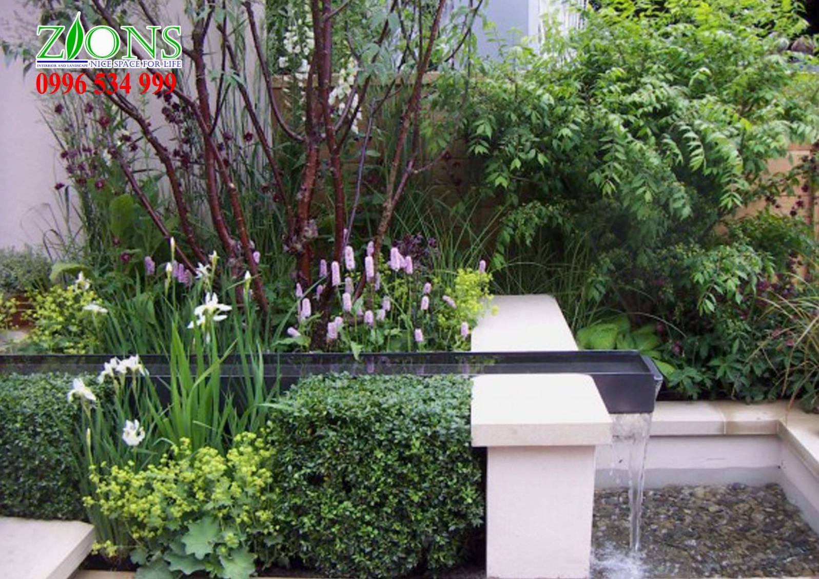 Mẫu sân vườn châu Âu với lối đi mềm mại, thảm cỏ xanh và cây cảnh tạo khung cảnh trang nhã