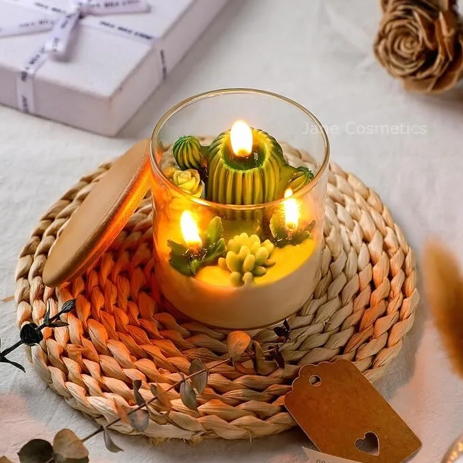 Nến tạo hình xương rồng màu xanh mô phỏng dáng cây nở hoa sinh động