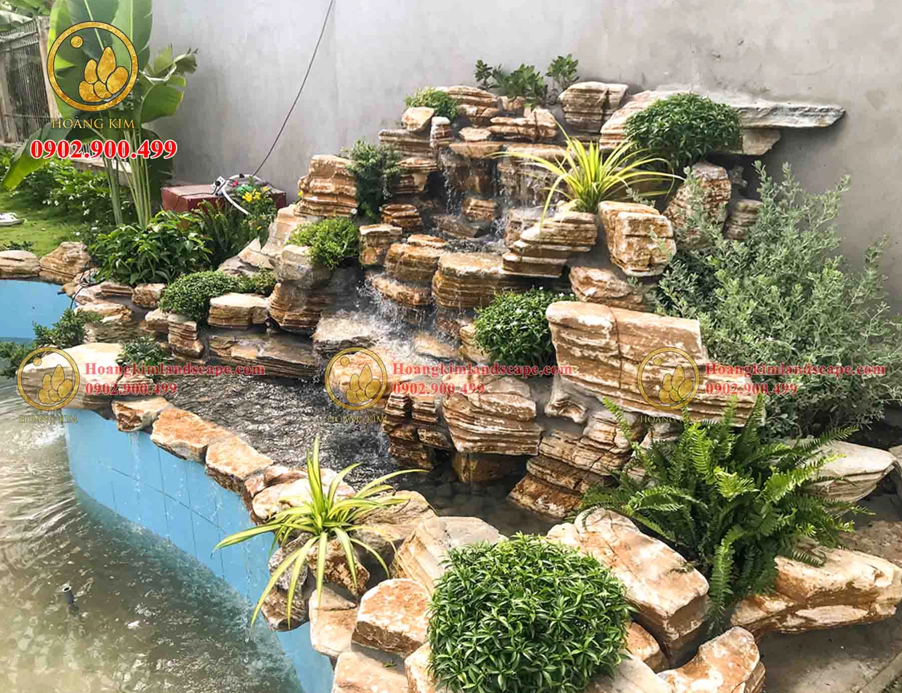 Nghệ thuật hòn non bộ mang tinh thần Á Đông với dáng núi cổ kính và cây cảnh thanh nhã