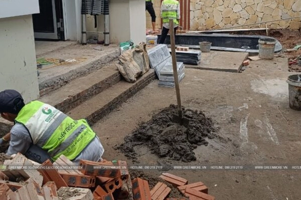 Sân vườn biệt thự tại Vinhomes Riverside The Harmony sau thi công với mảng xanh hài hòa