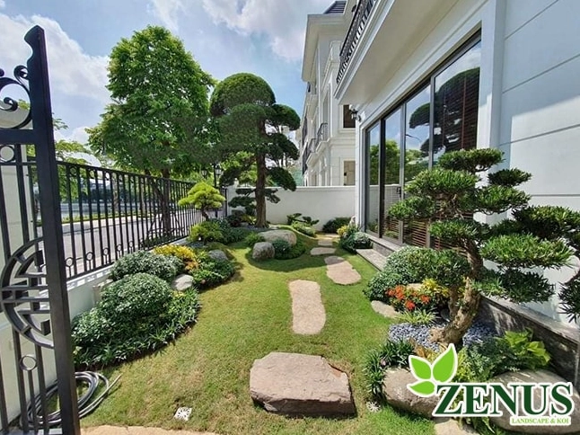 Sân vườn đẹp tại Quảng Ninh với cây xanh bao quanh không gian sống rộng mở