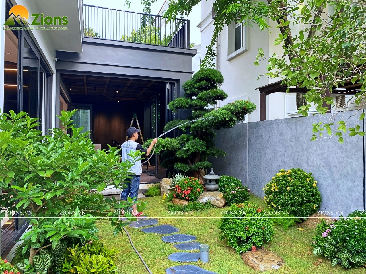 Sân vườn trước nhà phong cách Nhật Bản với nét tĩnh tại và bố cục thanh nhã