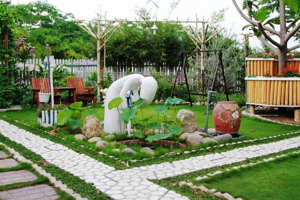 Thi công tiểu cảnh sân vườn với cây xanh đá và không gian ngoài trời giàu sức sống