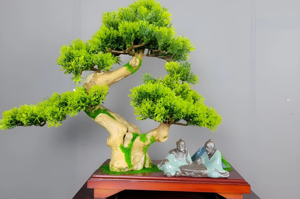 Tiểu cảnh mini cây cổ thụ với dáng cây vững chãi gợi cảm giác thời gian lắng đọng