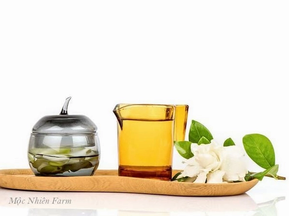 Trà bạch thiên hương được trình bày nhẹ nhàng gợi cảm giác thanh sạch và thư thái