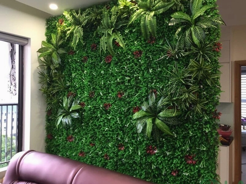 Trang trí sân vườn bằng cỏ nhân tạo tạo nền xanh sạch cho khu vực thư giãn