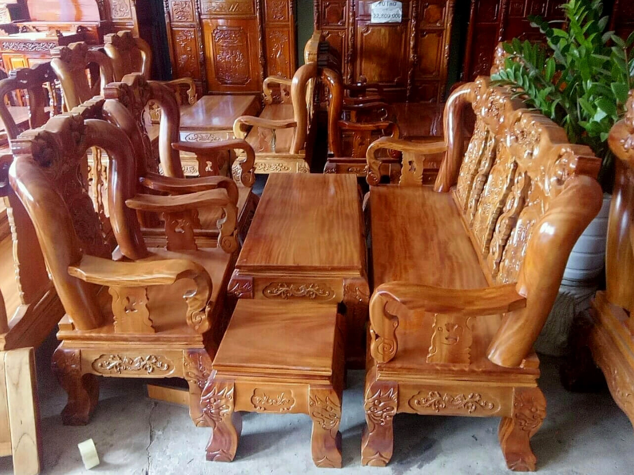 Ứng dụng gỗ Gõ Đỏ trong không gian nội thất với sắc đỏ nâu ấm áp