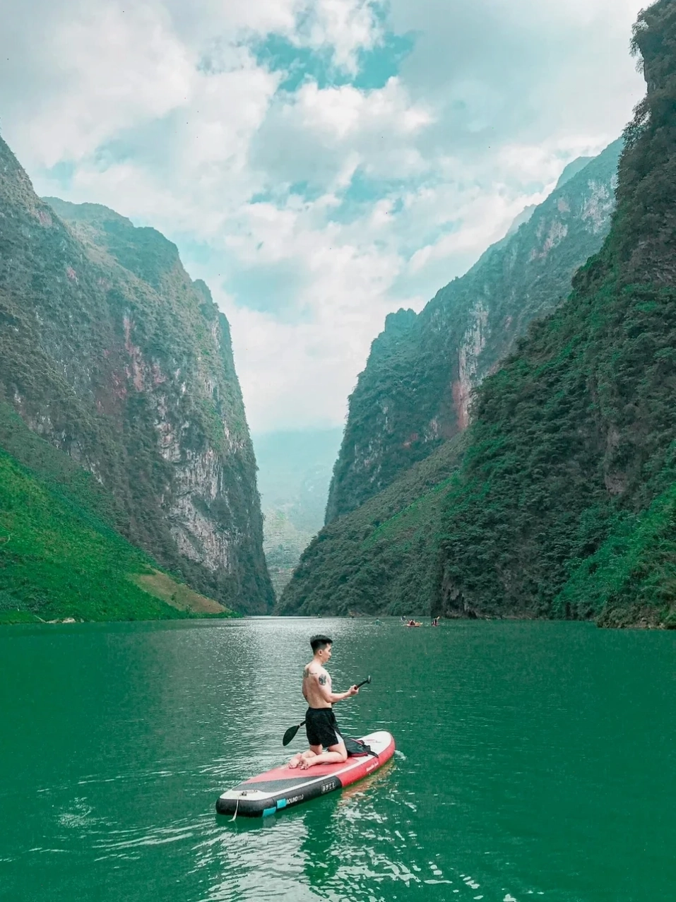 trải nghiệm chèo thuyền Kayak trên sông Nho Quế