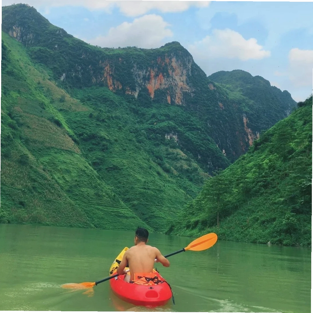 trải nghiệm chèo thuyền Kayak trên sông Nho Quế